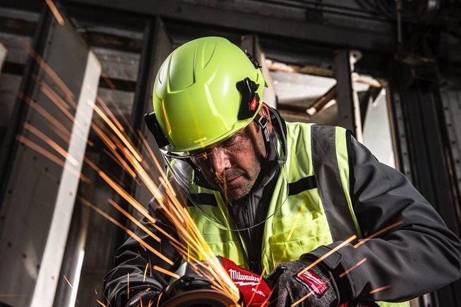 Kask niewentylowany z regulacją BOLT 200 zielony Milwaukee